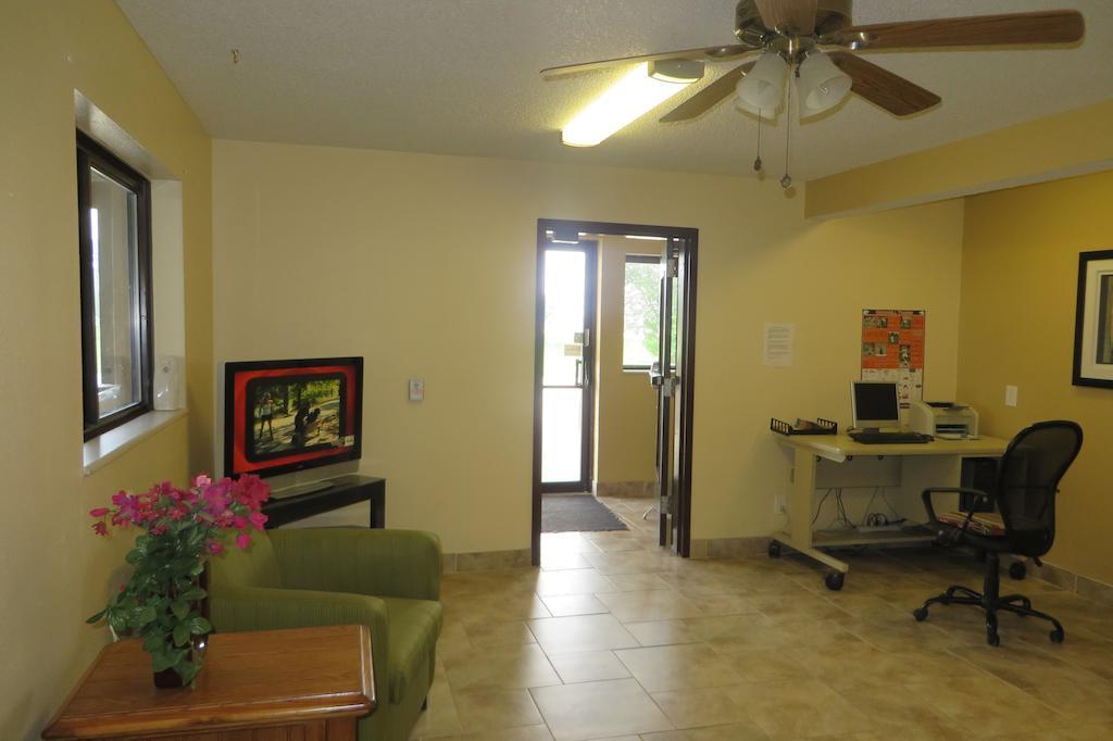 Super 8 By Wyndham Grinnell Ia Esterno foto