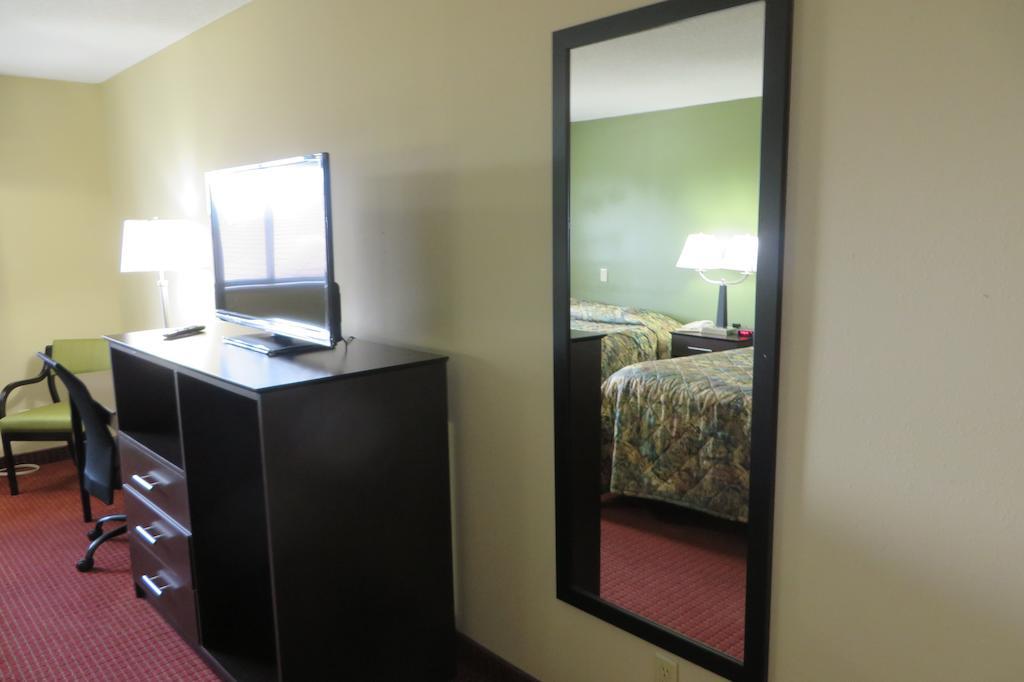 Super 8 By Wyndham Grinnell Ia Esterno foto