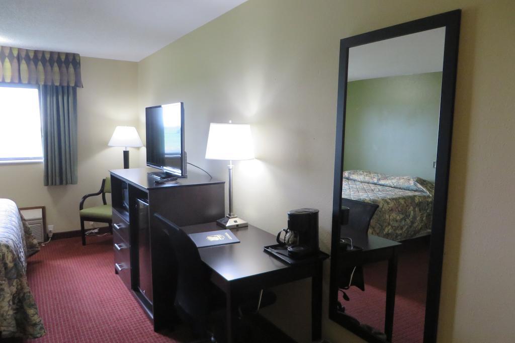 Super 8 By Wyndham Grinnell Ia Esterno foto