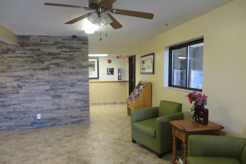 Super 8 By Wyndham Grinnell Ia Esterno foto