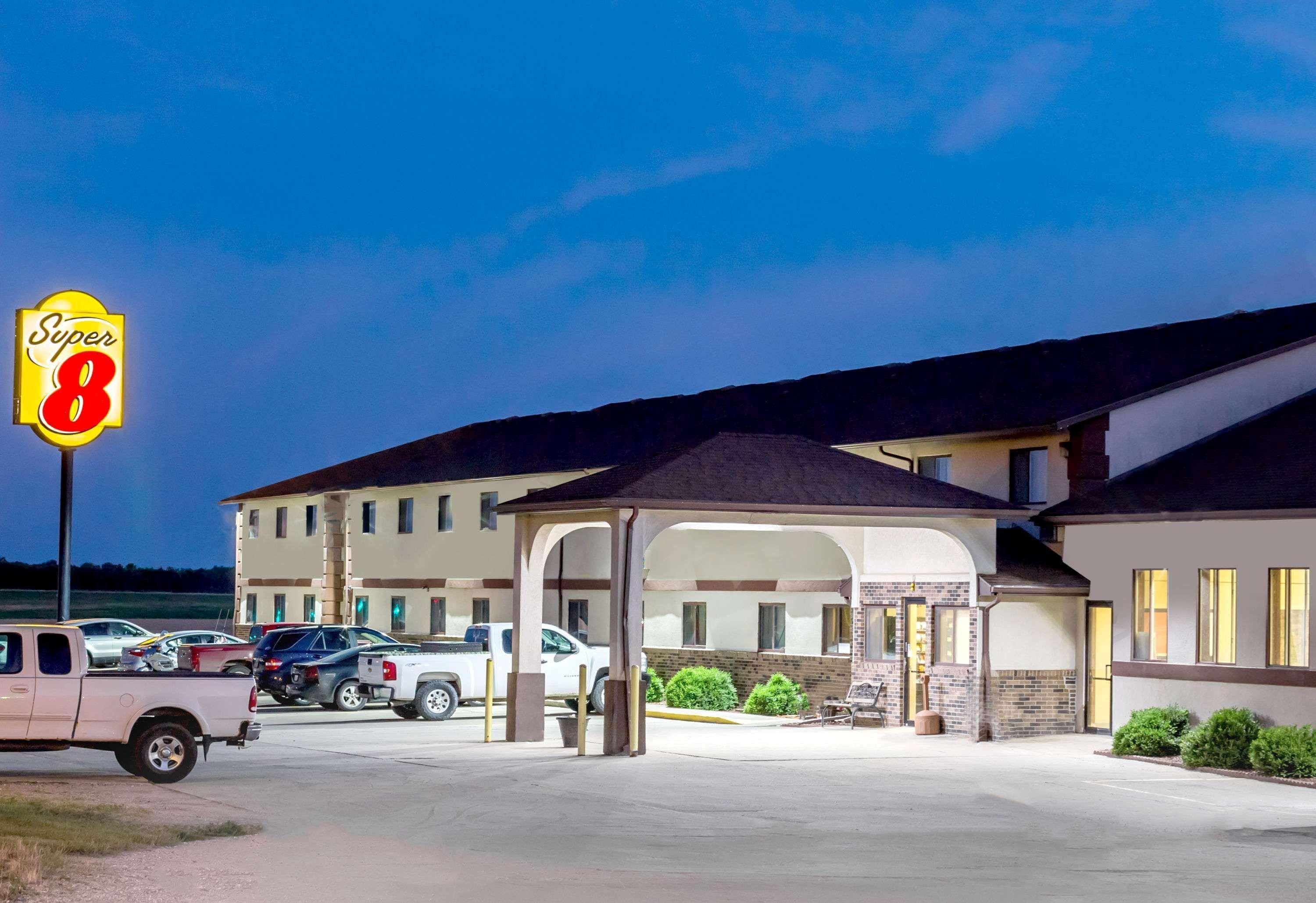 Super 8 By Wyndham Grinnell Ia Esterno foto