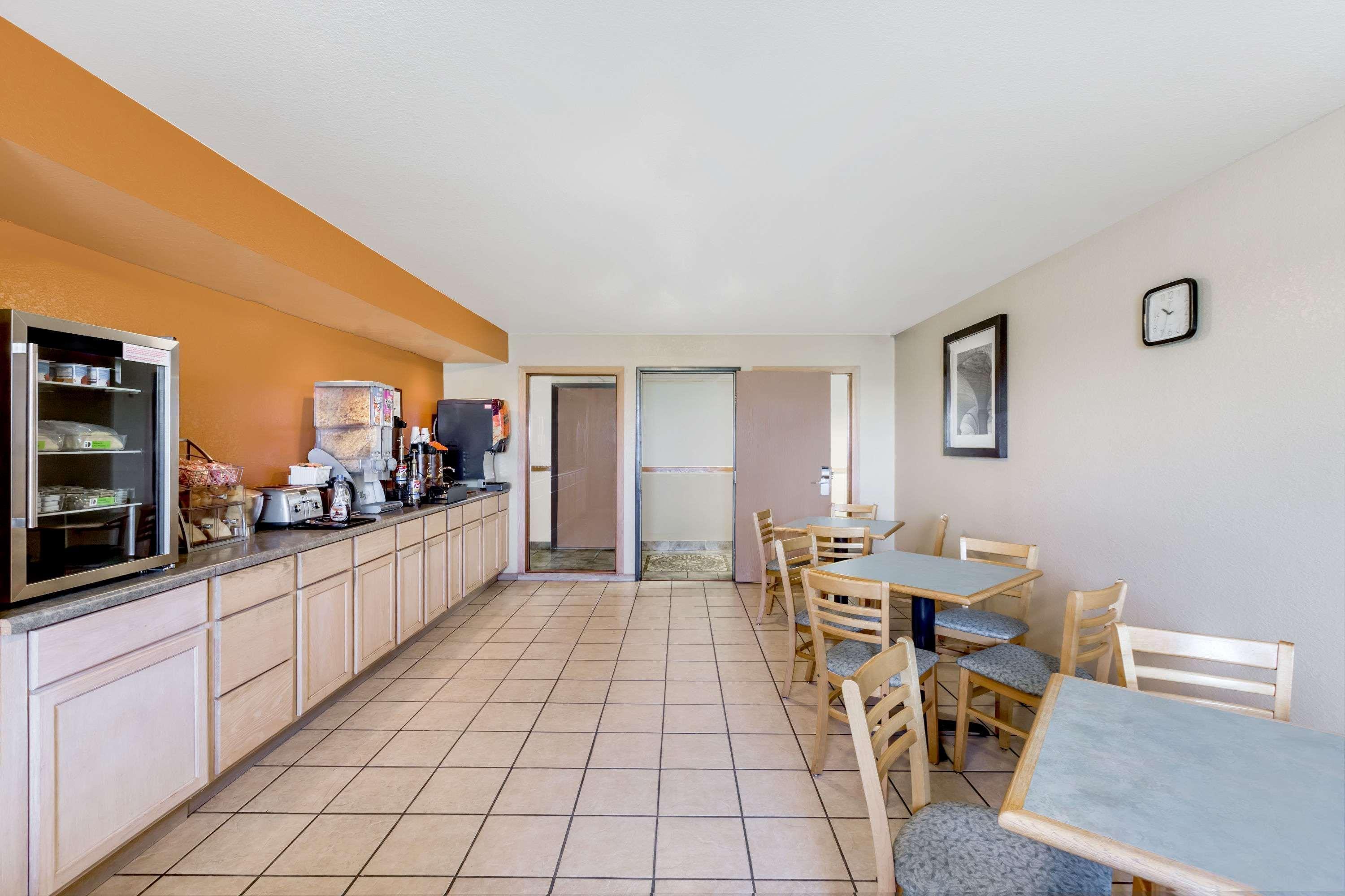 Super 8 By Wyndham Grinnell Ia Esterno foto